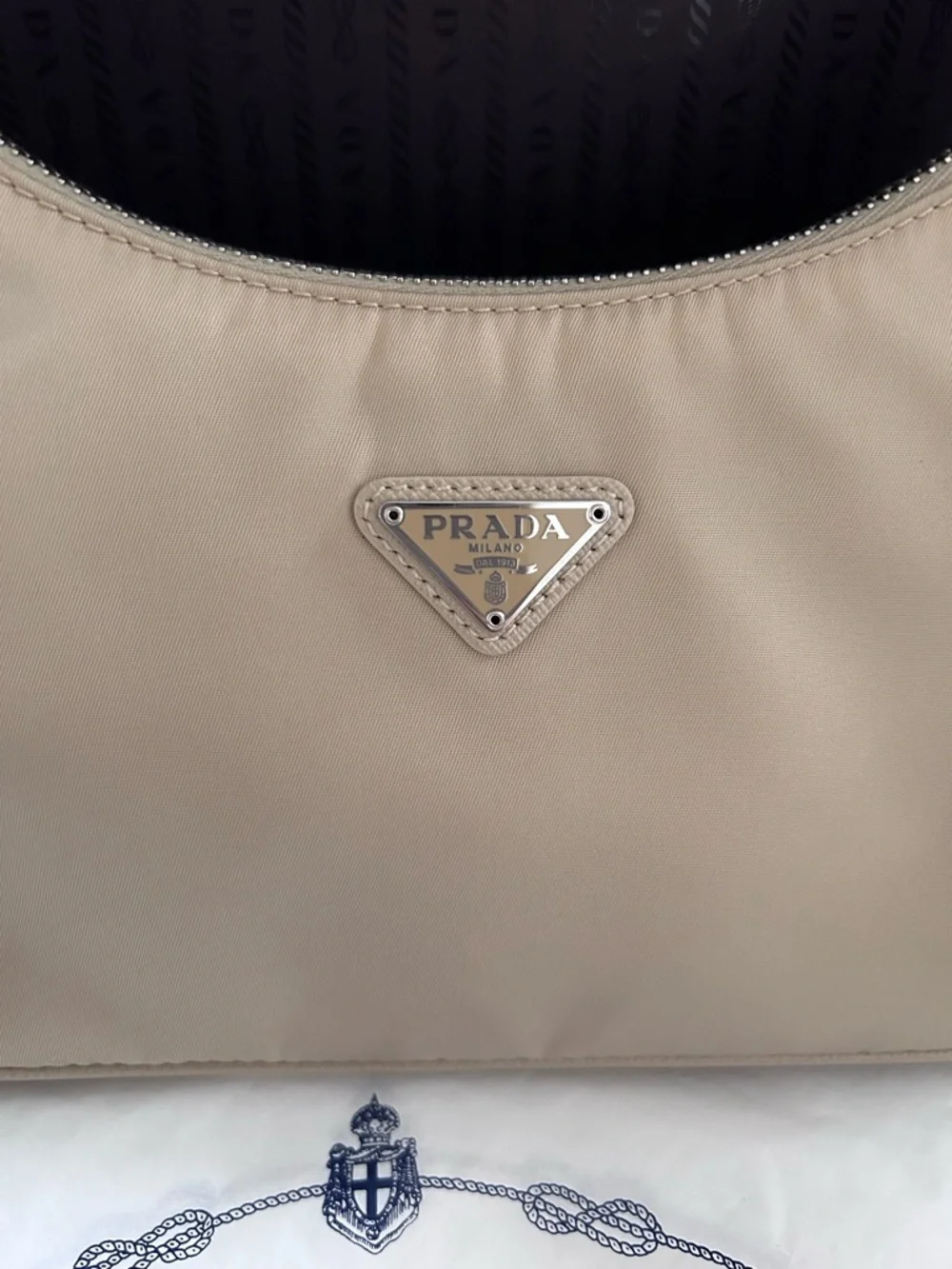 Authentic Prada Re-Edition 2005 Mini - Picture 4 of 14